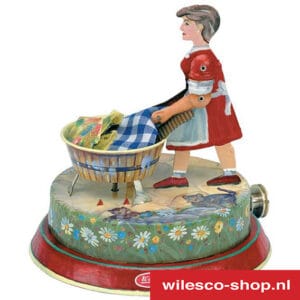 M83 Wasvrouw (afb. 1)